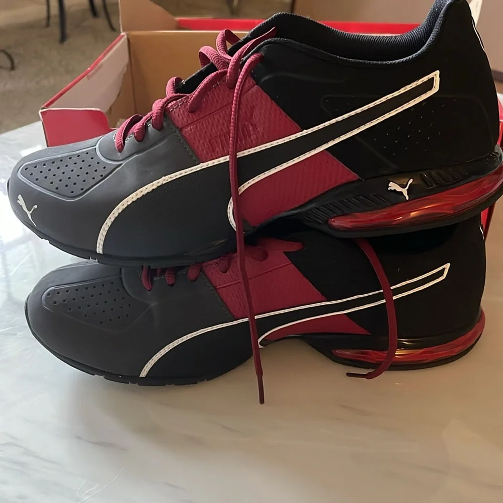 Men’s Puma’s Size 9 - Picture 3 of 3